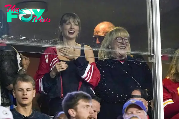 Taylor Swift with Donna Kelce at a suite.