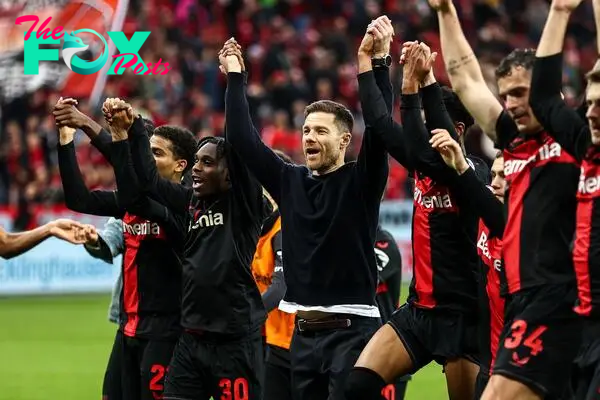 Leverkusen's head coach Xabi Alonso (C) and players celebrate after winning the German Bundesliga soccer match between Bayer 04 Leverkusen and TSG Hoffenheim