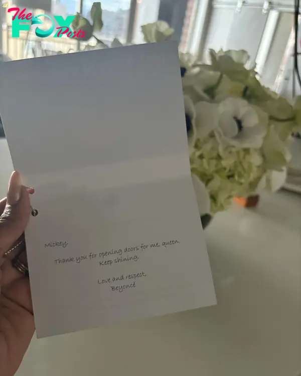 The flowers and card Beyoncé sent Mickey Guyton.