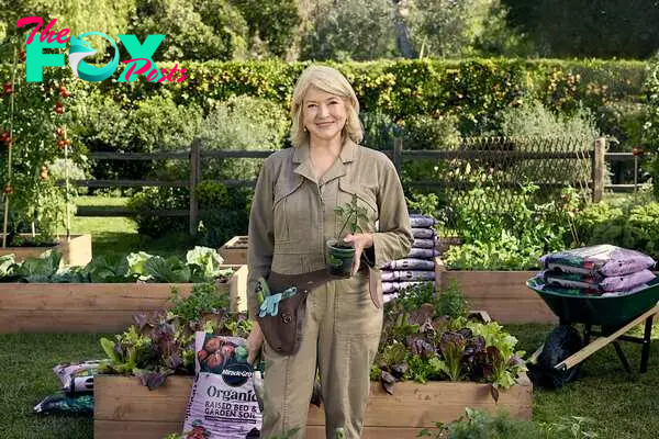 Martha Stewart in a Miracle Gro ad campaign