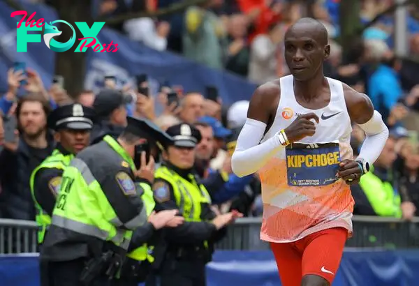 Kenya's Eliud Kipchoge in action during the elite men's race on April 17, 2023.