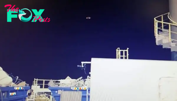 The UFO hovering above the oil rig in Mexico
