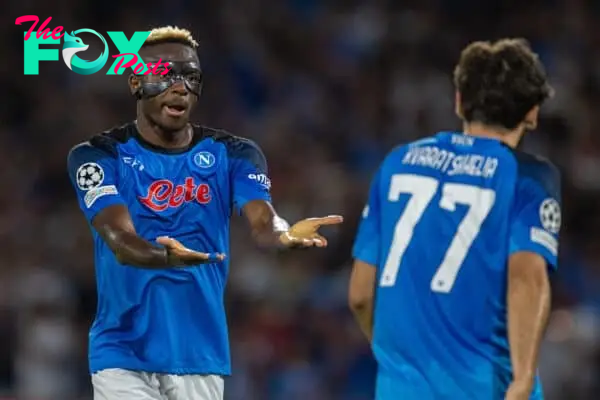 NAPLES, ITALY - Wednesday, September 7, 2022: SSC Napoli's Victor Osimhen (L) consoles Khvicha Kvaratskhelia (R) after a missed chance during the UEFA Champions League Group A matchday 1 game between SSC Napoli and Liverpool FC at the Stadio Diego Armando Maradona. Napoli won 4-1. (Pic by David Rawcliffe/Propaganda)