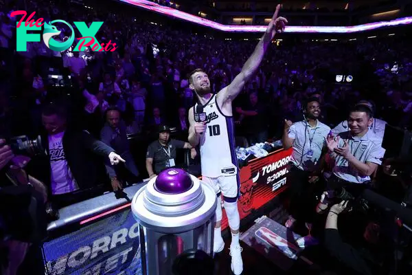 Damontas Sabonis had to feel good when he lit the beam last night to note Sacramento’s win, a revenge defeat on the Warriors, who are out completely.
