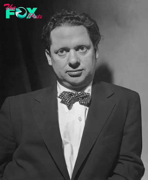 A black-and-white photo of Dylan Thomas in 1950.