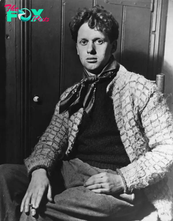 A black-and-white photo of Dylan Thomas.