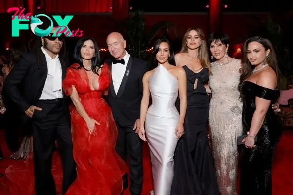 Lenny Kravitz, Lauren Sanchez, Jeff Bezos, Kim Kardashian, Sofia Vergara, Kris Jenner, and Demi Lova pose at the Vanity Fair party.