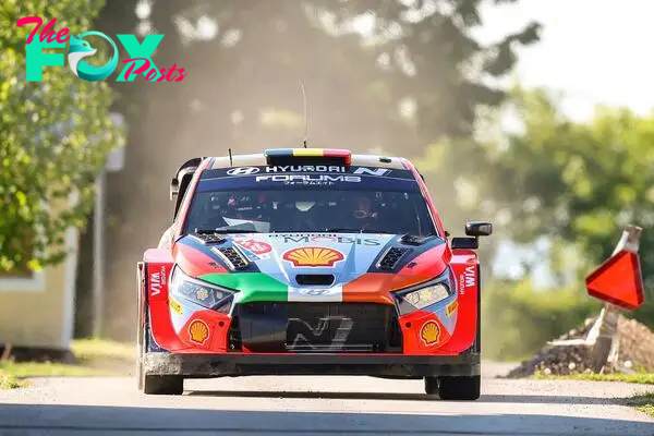 Thierry Neuville took the lead on Friday morning at Croatia Rally 2024 with a lead of 8.6 seconds after winning three of the four asphalt stages.