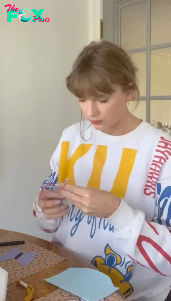 Taylor Swift doing arts and crafts.