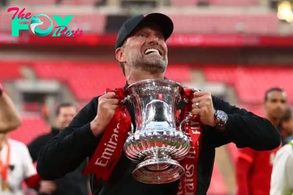 2J9AY3N Manager of Liverpool, Jurgen Klopp celebrates with the FA Cup Trophy - Chelsea v Liverpool, The Emirates FA Cup Final, Wembley Stadium, London - 14th May 2022