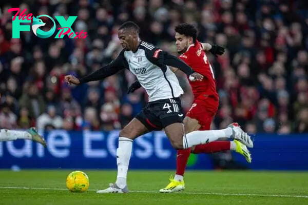 LIVERPOOL, ENGLAND - Wednesday, January 10, 2024: Fulham's Tosin Adarabioyo (L) and Liverpool's Luis Díaz during the Football League Cup Semi-Final 1st Leg match between Liverpool FC and Fulham FC at Anfield. (Photo by David Rawcliffe/Propaganda)