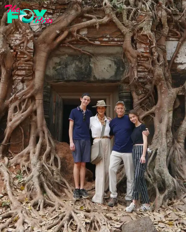 Michael Douglas, Catherine Zeta-Jones on family vacation