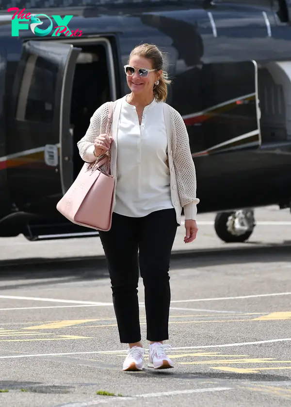 melinda french gates exiting a helicopter