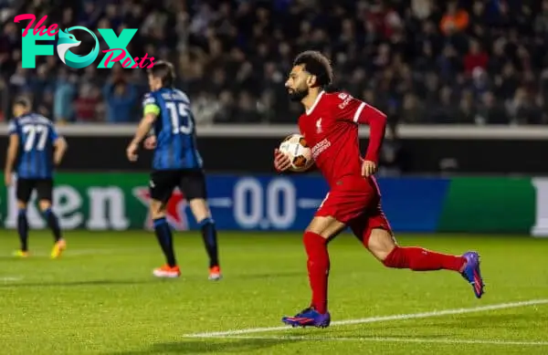 BERGAMO, ITALY - Thursday, April 18, 2024: Liverpool's Mohamed Salah runs back with the ball after scoring the first goal from a penalty kick during the UEFA Europa League Quarter-Final 2nd Leg match between BC Atalanta and Liverpool FC at the Stadio Atleti Azzurri d'Italia. (Photo by David Rawcliffe/Propaganda)
