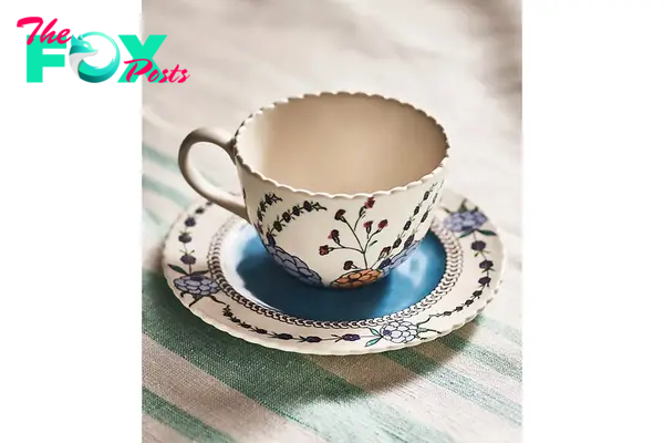 A teacup and saucer