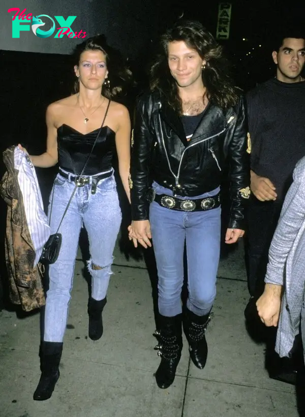  Jon Bon Jovi and Dorothea Hurley ni a throwback photo. 