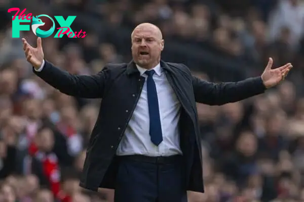 MANCHESTER, ENGLAND - Saturday, March 9, 2024: Everton's manager Sean Dyche during the FA Premier League match between Manchester United FC and Everton FC at Old Trafford. Man Utd won 2-0. (Photo by David Rawcliffe/Propaganda)