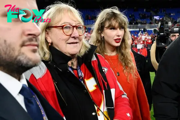 Taylor Swift and Donna Kelce 