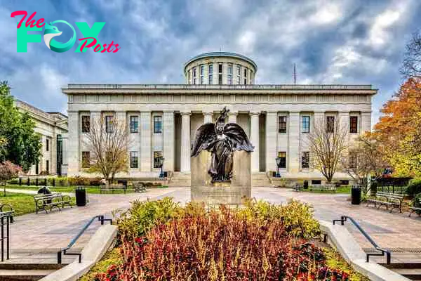 State capitol building and seat of government for the U.S. state of Ohio with the bronze sculpture "Peace" by Bruce Wilder Saville installed on the walkway leading to the entrance.
