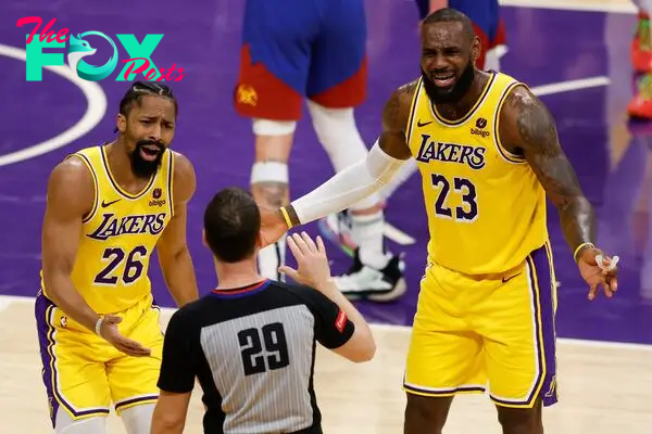 Los Angeles Lakers guard Spencer Dinwiddie (L) and forward LeBron James react to a call