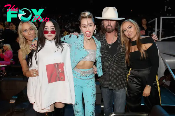 Tish Cyrus, Noah Cyrus, Miley Cyrus, Billy Ray Cyrus and Brandi Cyrus