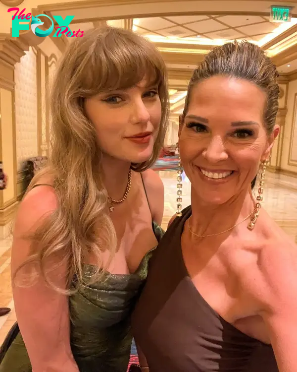 A selfie of Taylor Swift and a fan