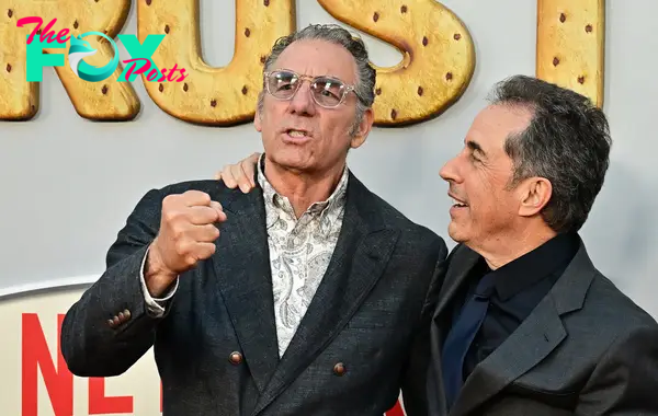 michael richards holding up a fist next to jerry seinfeld