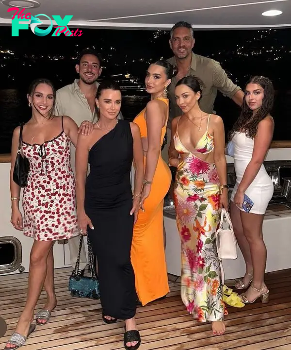 Kyle Richards, Mauricio Umansky and daughters