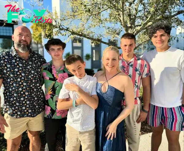 Melissa Joan Hart, her husband and their sons.