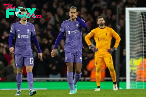 LONDON, ENGLAND - Sunday, February 4, 2024: Liverpool's goalkeeper Alisson Becker and captain Virgil van Dijk react as their mistake leads to Arsenal's second goal during the FA Premier League match between Arsenal FC and Liverpool FC at the Emirates Stadium. (Photo by David Rawcliffe/Propaganda)