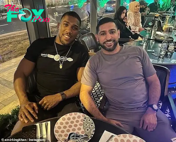 Anthony Joshua (left) and Aмir Khan (right) out in DuƄai