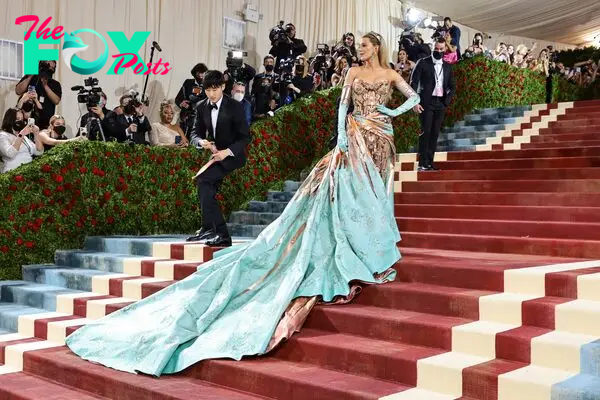 Blake Lively attends The 2022 Met Gala Celebrating "In America: An Anthology of Fashion" at The Metropolitan Museum of Art on May 02, 2022 in New York City.