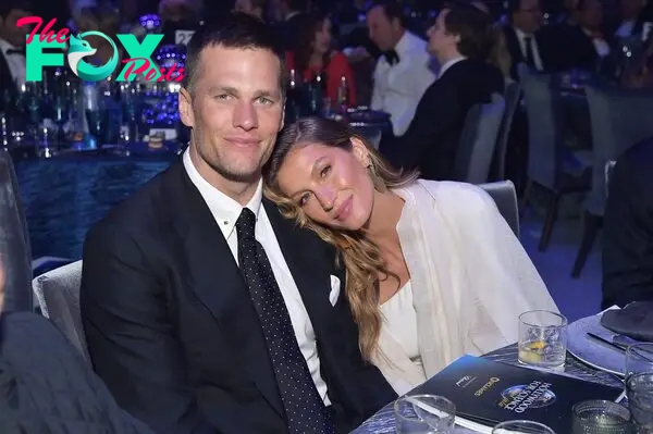Tom Brady and Gisele Bündchen attend the UCLA IoES honors Barbra Streisand and Gisele Bundchen at the 2019 Hollywood for Science Gala.