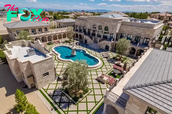 Floyd Mayweather's Ridiculous $10 Million Mansion has its Own Vineyard | Man of Many
