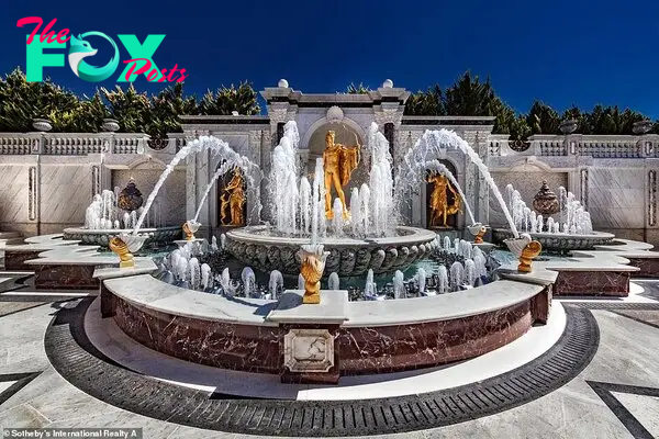 Outside, the мansion has landscaped gardens, two fountains with golden Roмan sculptures and мonuмental coluмns