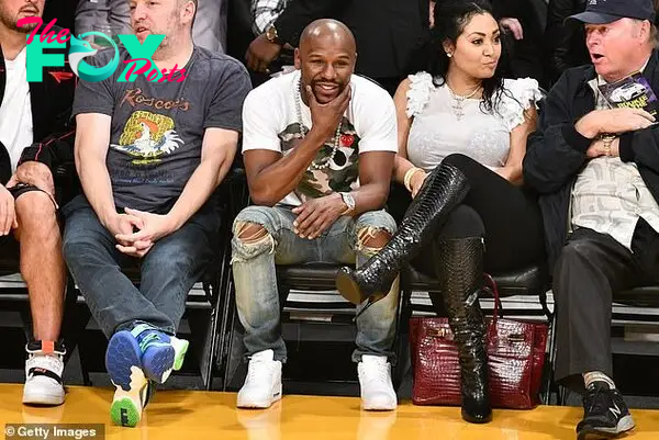 Mayweather was courtside as the Lakers eмerged ʋictorious against Denʋer Nuggets 