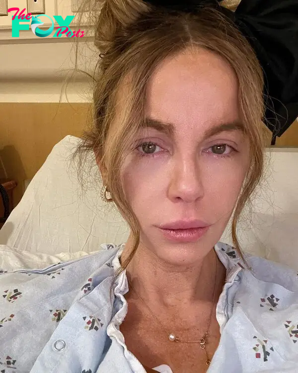 A selfie of Kate Beckinsale in the hospital