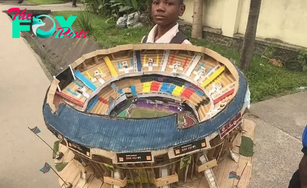 The boy used cardboard to make a beautiful, lifelike stadium model that caused a stir online - Photo 1.