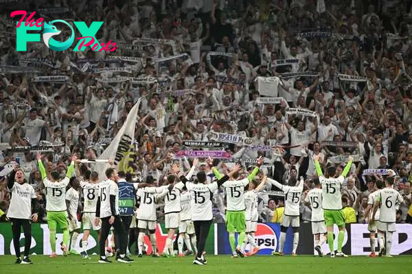 Los jugadores del conjunto blanco celebran la remontada y la clasificación para la final de la Champions League.
