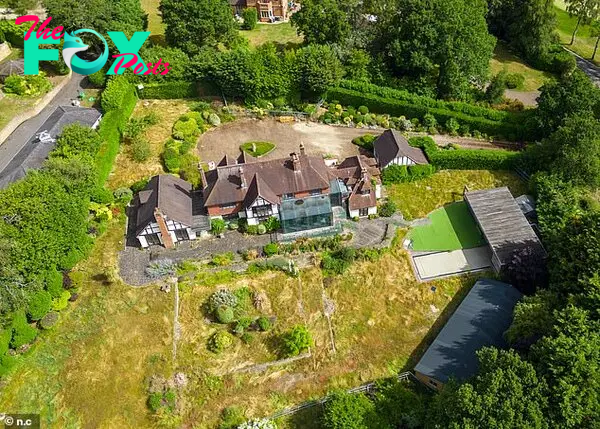An aerial shot of one of the мansions on the estate in Surrey which has Ƅeen hoмe to the rich and faмous