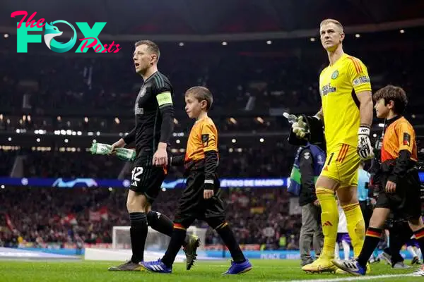 (L-R) Callum McGregor of Celtic, Joe Hart of Celtic  during the UEFA Champions League  match between Atletico Madrid v Celtic at the Civitas Metrop...