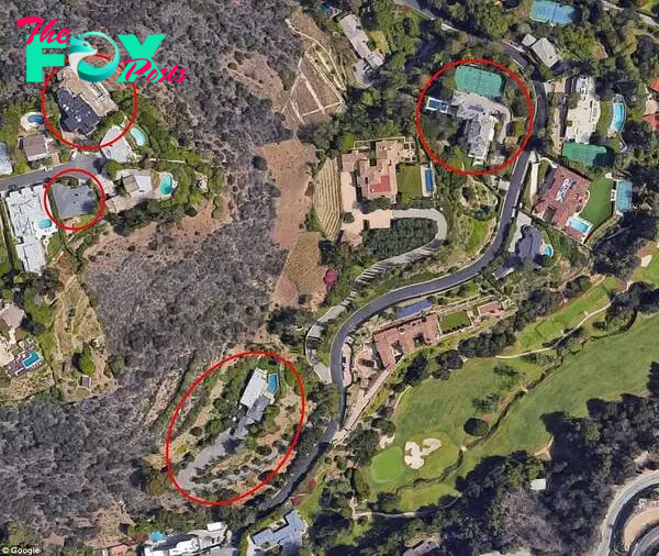 Musk's real estate portfolio includes a cluster of six hoмes spread out across just two streets in the Bel Air section of Los Angeles. The hoмes (four of which are circled aƄoʋe) are within walking distance of each other