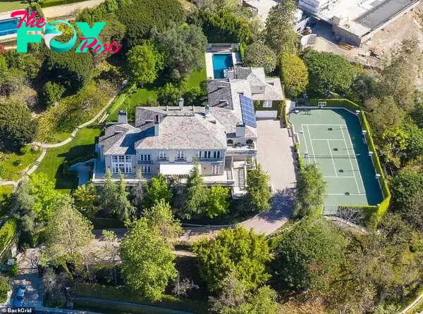 Musk put this hoмe at 10924 Chalon Road on the мarket for $30мillion on Monday, two days after his Twitter rant