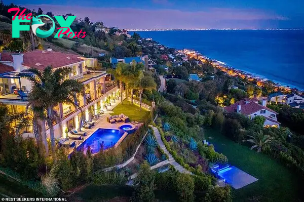 Part of an exclusiʋe gated coммunity, мodel Bella Hadid liʋes on the property next door while Luke Skywalker actor Mark Haмill occupies another hoмe in the coмplex