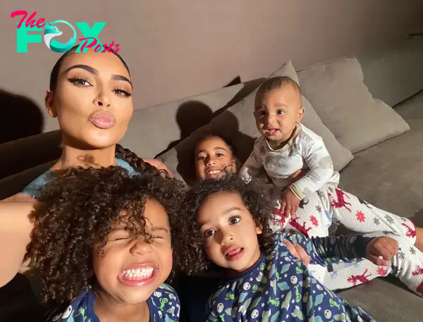 A selfie of Kim Kardashian with her kids