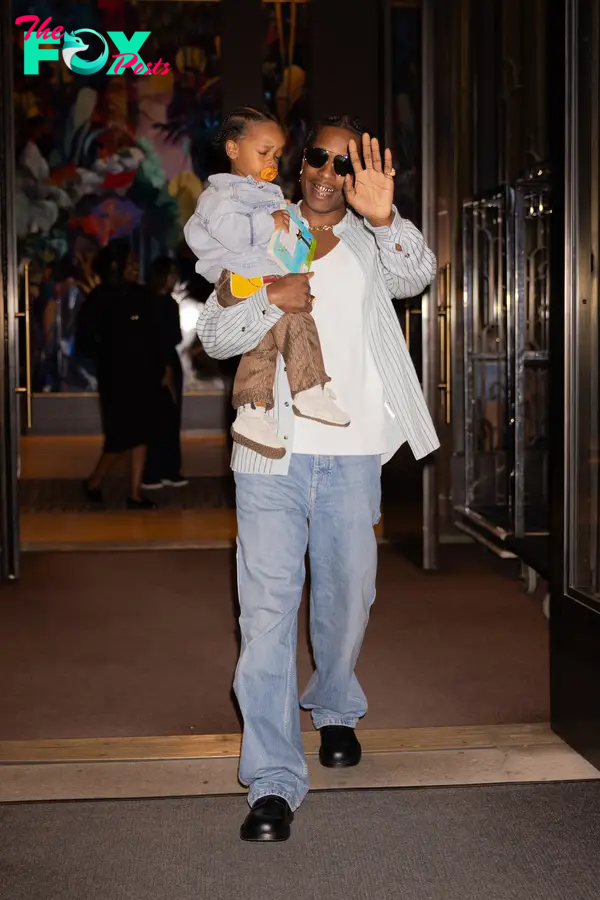 A$AP Rocky holding RZA