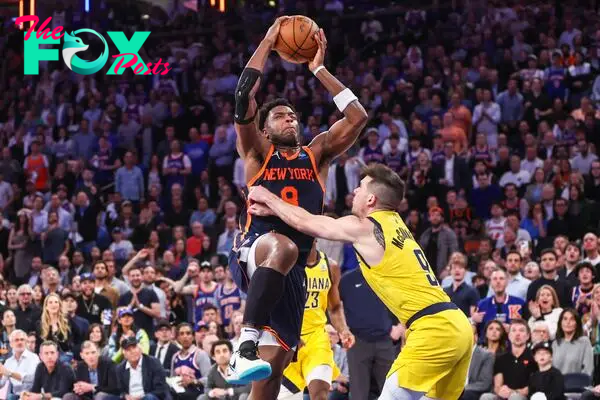 New York Knicks forward OG Anunoby (8) controls the ball against Indiana Pacers guard T.J. McConnell (9).