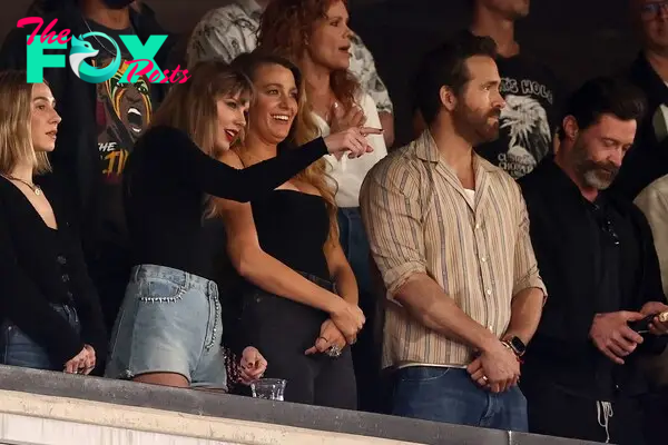 Ryan Reynolds and Blake Lively with Taylor Swift