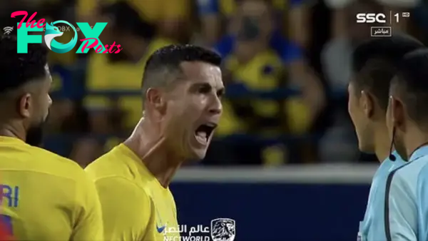 Crazy for not getting a penalty, C.Ronaldo yelled at the referee - 2