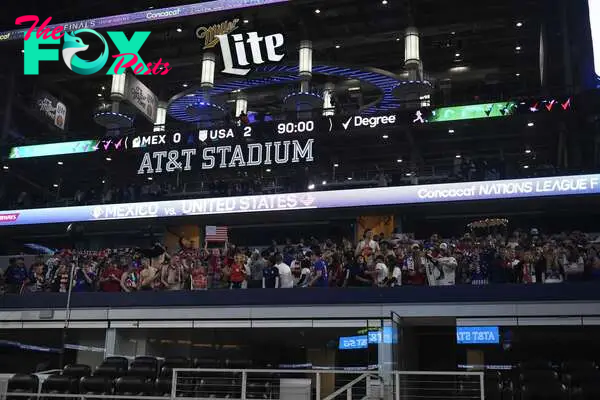 ARLINGTON, TEXAS - MARCH 24: Team USA Supporters during the Concacaf Nation League Finals at AT&T Stadium on March 24, 2024 in Arlington, Texas.   Click Thompson/Getty Images/AFP (Photo by Click Thompson / GETTY IMAGES NORTH AMERICA / Getty Images via AFP)